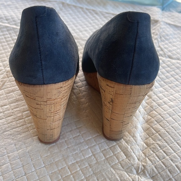 Vince Camuto platforms - Picture 2 of 5